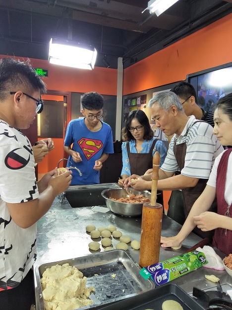 共捧一轮明月,感恩永存心间――yl23455永利集团导师团中秋节感恩活动