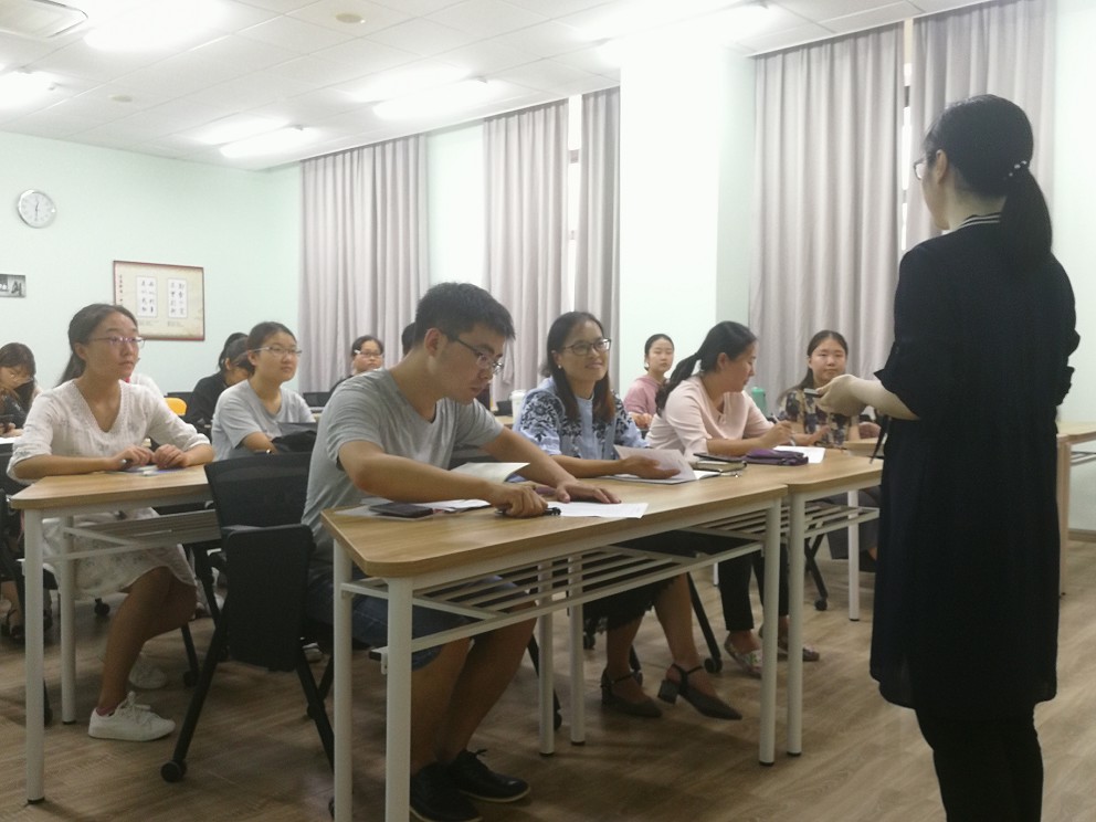学优秀党员事迹,为进博立足岗位――yl23455永利集团员工党支部主题党日活动