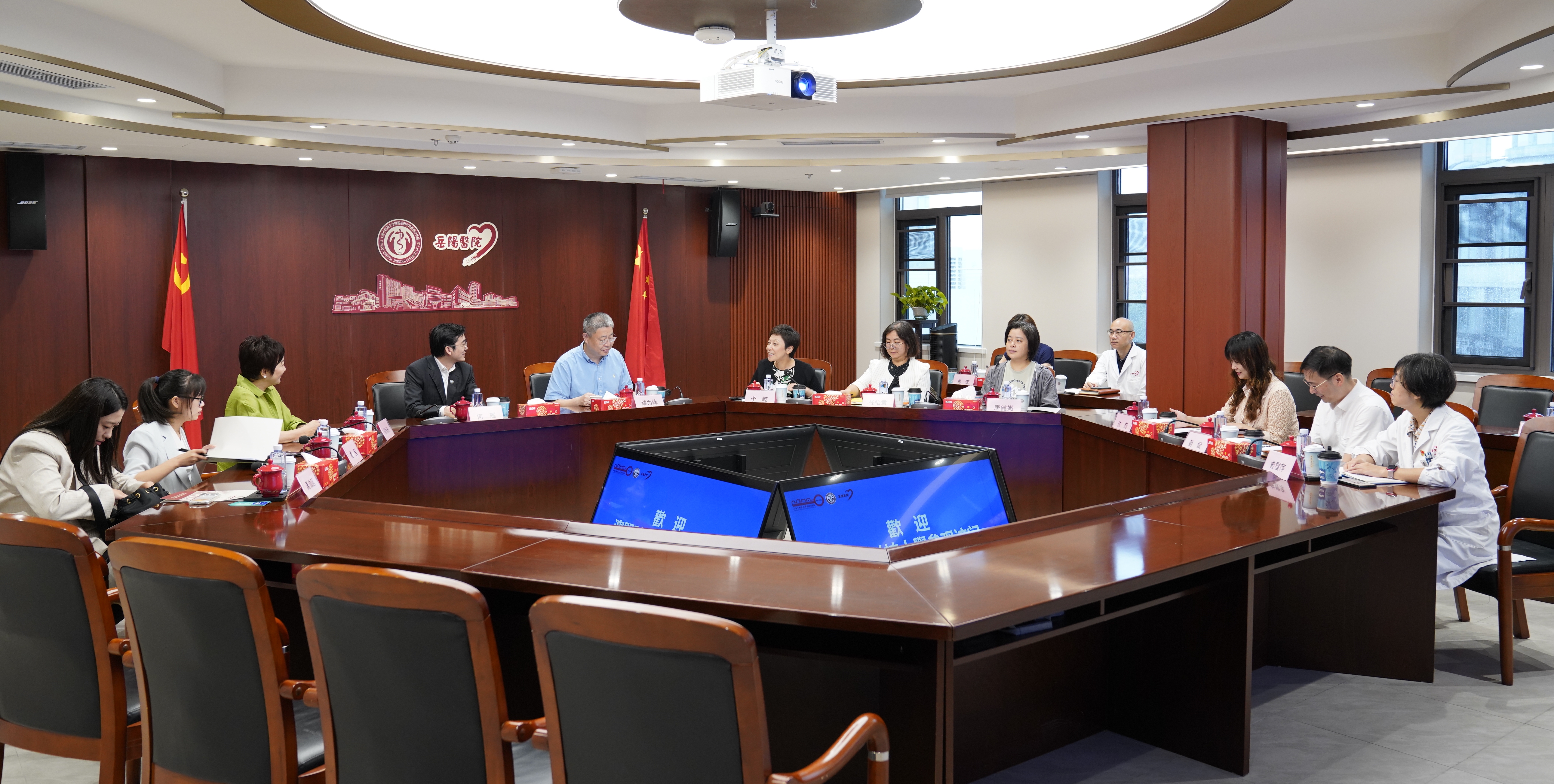 沪澳携手深化中医药合作 澳门科技大学代表团到访公司