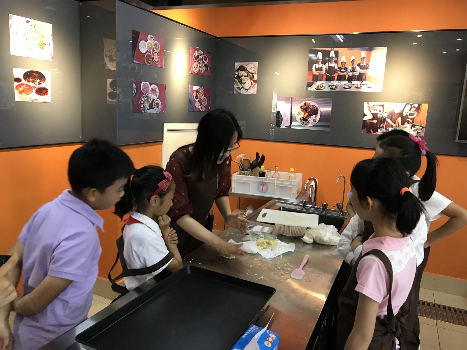 yl23455永利集团工会举行六一亲子烘焙活动