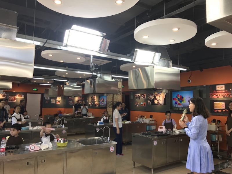 yl23455永利集团工会举行六一亲子烘焙活动