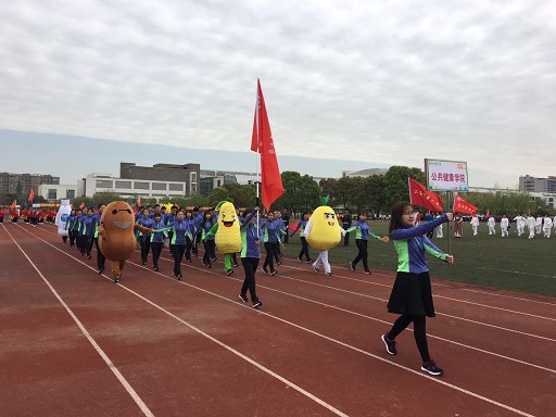 公司师生同台 运动会展风采