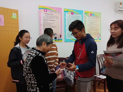 爱满重阳节,浓浓敬老情―yl23455永利集团员工党支部开展社区为老服务
