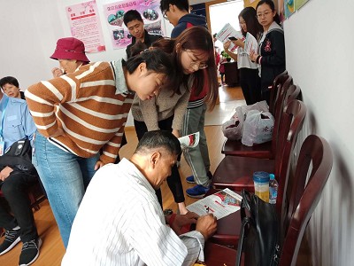 爱满重阳节,浓浓敬老情―yl23455永利集团员工党支部开展社区为老服务