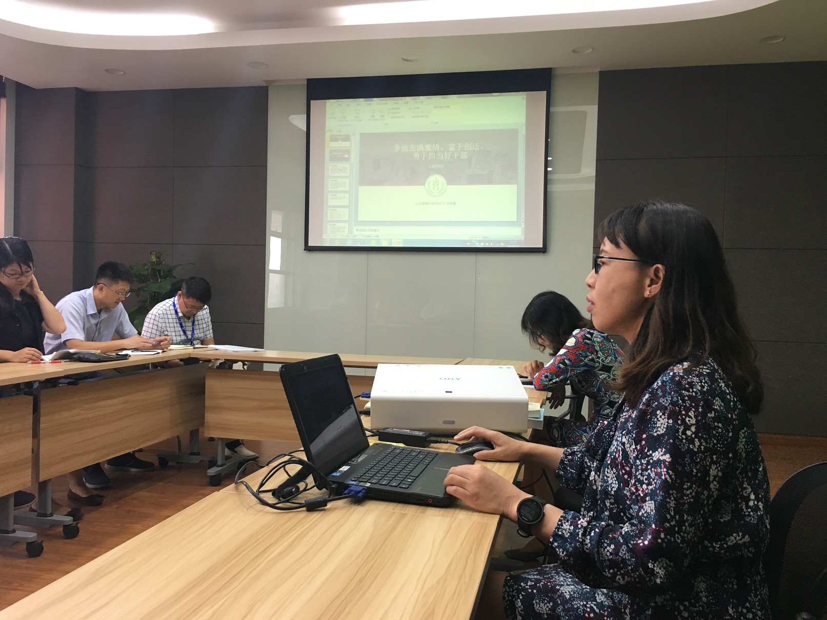 以学促做,与新时代同行――yl23455永利集团“争做充满激情、富于创造、勇于担当好干部”主题党日活动